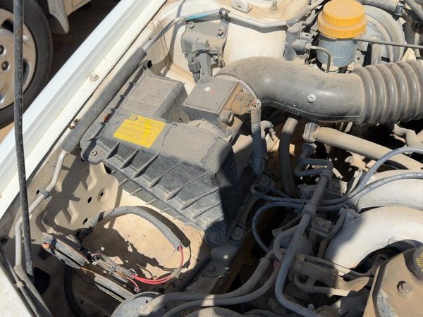 90-94 Legacy Rhd Complete Air Intake Cleaner Filter Box Housing With Tube 2.2L — photo 2
