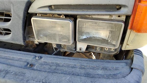 94-04 Isuzu Npr Driver Left Head Light Oem Front Lamp With Mount Bracket Panel — photo 2
