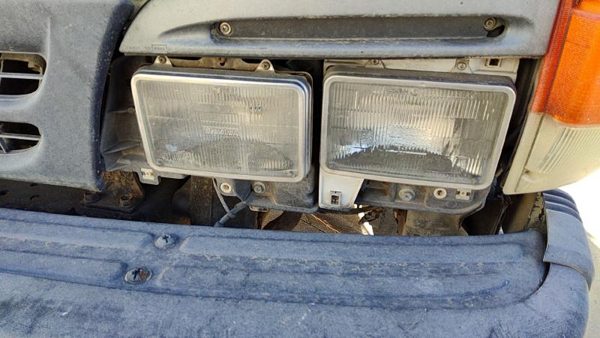 94-04 Isuzu Npr Driver Left Head Light Oem Front Lamp With Mount Bracket Panel — photo 3