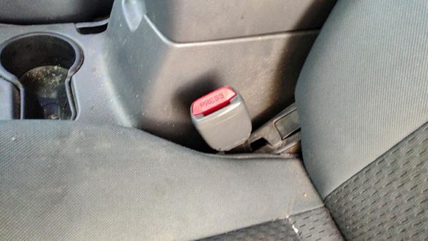 2002-2004 Nissan Xterra Driver Left Front Seat Belt Buckle Receiver Oem Gray K — photo 3