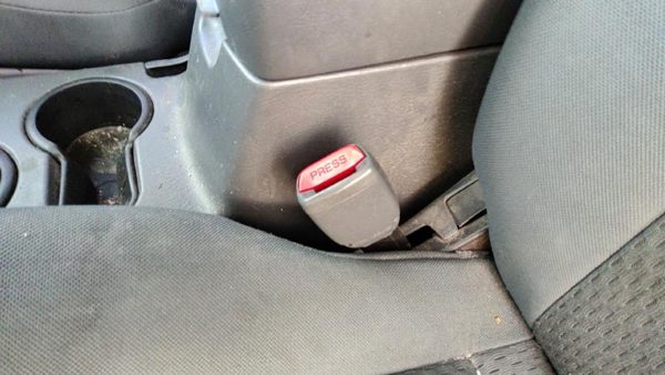 2002-2004 Nissan Xterra Driver Left Front Seat Belt Buckle Receiver Oem Gray K — photo 2