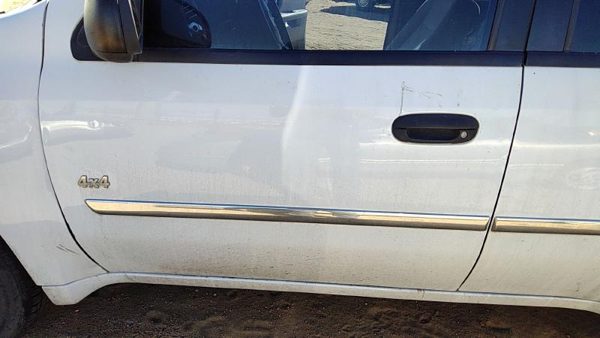 2007 GMC Envoy Front Door LH White 50U — photo 2