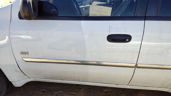 2007 GMC Envoy Front Door LH White 50U — photo 3