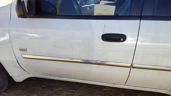 2007 GMC Envoy Front Door LH White 50U — photo 4