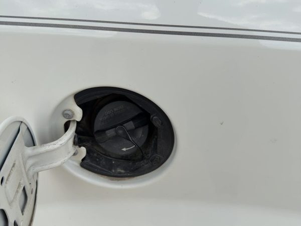 2008-2011 Chrysler Town & Country Fuel Filler Neck Assembly With Gas Cap Oem — photo 2