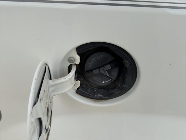 2008-2011 Chrysler Town & Country Fuel Filler Neck Assembly With Gas Cap Oem — photo 3