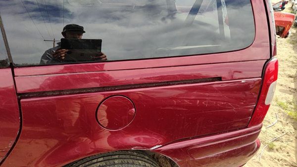 1997-2005 Chevy Venture Driver Left Rear Moulding On Quarter Panel Oem Red 72U — photo 1