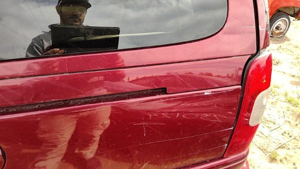 1997-2005 Chevy Venture Driver Left Rear Moulding On Quarter Panel Oem Red 72U — photo 4