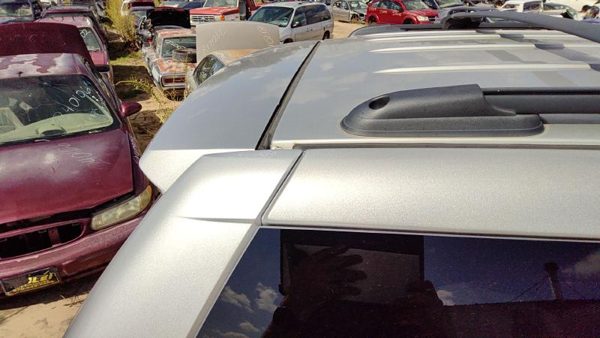 2010 Chevy Tahoe Passenger Right Rear Moulding On Quarter Panel Oem Silver U726s — photo 3