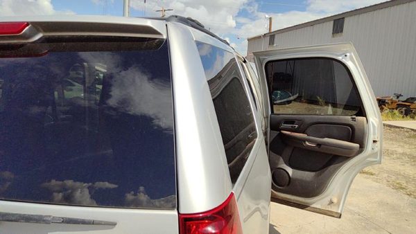 2010 Chevy Tahoe Passenger Right Rear Moulding On Quarter Panel Oem Silver U726s — photo 4