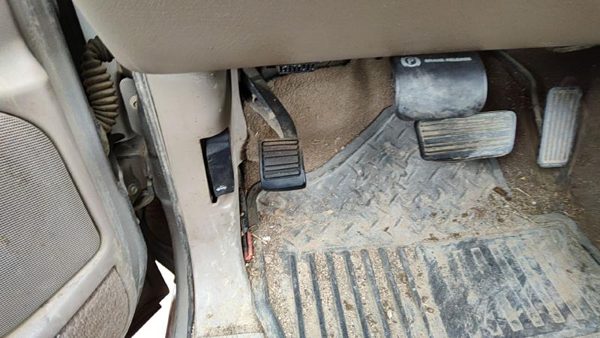 01-02 Silverado 2500 Hd Parking Brake Pedal Assembly Oem Complete Emergency Unit — photo 3