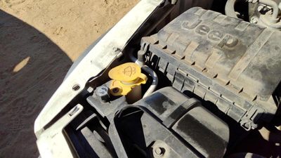 2005-07 Jeep Liberty Windshield Washer Fluid Reservoir With Pump Oem Wiper Tank