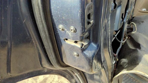 2002-2005 Ford Explorer Driver Left Rear Door Latch With Rods/Cables Oem Back — photo 2