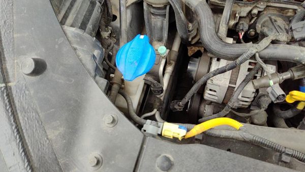 16-21 Hyundai Tucson Windshield Washer Fluid Reservoir With Pump Oem Wiper Tank — photo 2