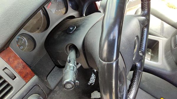 2010 Chevy Tahoe Steering Column Shift Key — photo 2