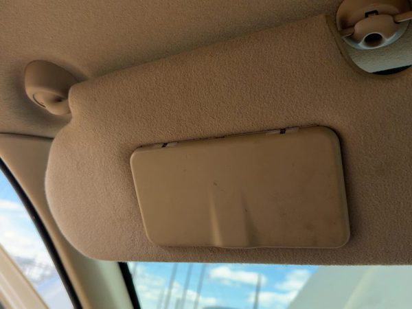 2004 Buick Rainier Driver Left Sun Visor Oem Tan 332 15194824 — photo 4