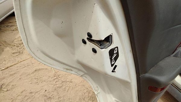 2000-2005 Buick Lesabre Driver Left Rear Door Latch With Rods/Cables Oem Back — photo 1