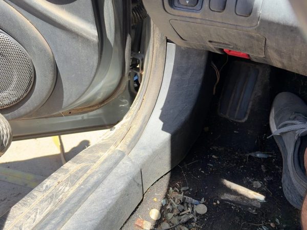 2007-2008 Mitsubishi Eclipse Driver Left Lower Kick Trim Panel Oem Gray — photo 2