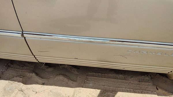 00 Town & Country Passenger Right Front Moulding From Door Oem Trim Strip Gold — photo 2