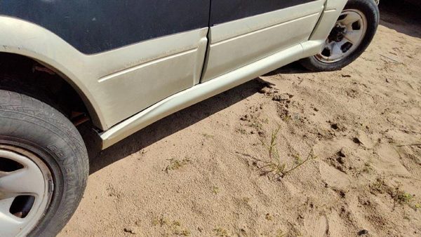 1991-1998 Suzuki Sidekick Passenger Right Lower Rocker Panel Moulding Side Skirt — photo 7