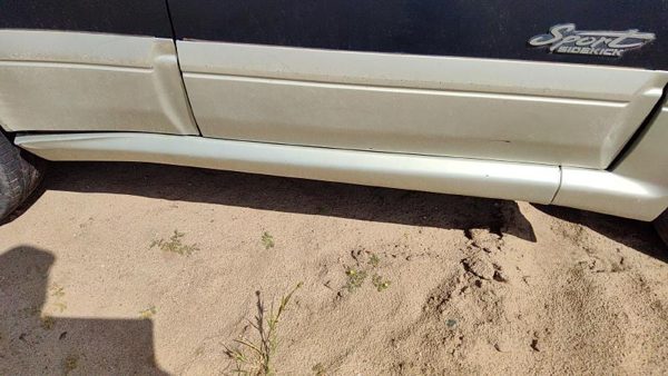 1991-1998 Suzuki Sidekick Passenger Right Lower Rocker Panel Moulding Side Skirt — photo 3