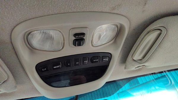 2001-2002 Chrysler 300M Center Overhead Console Oem Dome Light Map Lamp Cubby — photo 2