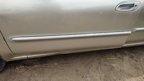 2000-2001 Nissan Maxima Driver Left Front Moulding From Door Oem Trim Strip Gold — photo 1
