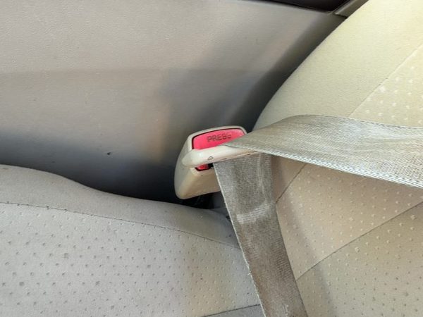 2004-2009 Toyota Prius Driver Left Front Seat Belt Buckle Receiver Oem Tan 08 — photo 2