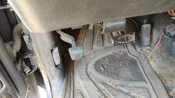 99-04 Gmc Sierra 2500 Parking Brake Pedal Assembly Oem Complete Emergency Unit — photo 2