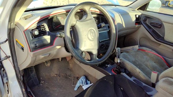 2003 Hyundai Elantra — vehicle photo 6