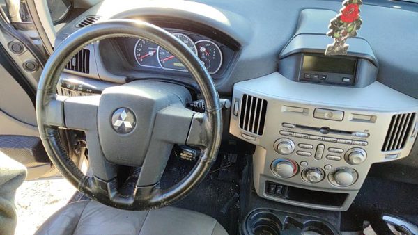2004 Mitsubishi Endeavor Steering Wheel OEM 02Q Sand Blast mn101110xa — photo 3
