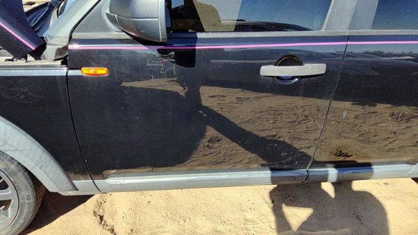 2006 Land Rover LR3 Front Door LH Black — photo 4