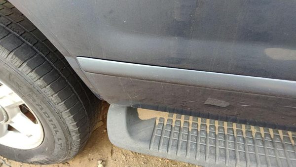 03-05 Explorer Passenger Right Rear Moulding From Door Back Trim Strip Blue Ld — photo 2