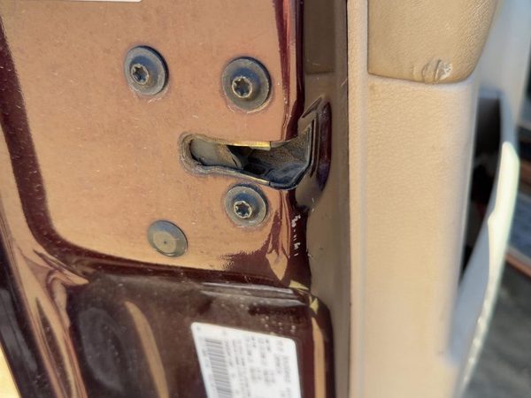2004-2009 Dodge Durango Driver Left Front Door Latch With Rods/Cables Oem — photo 1