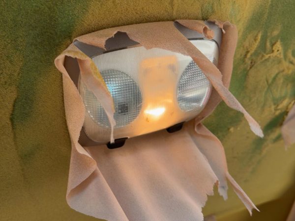 91-94 Ford Explorer 2 Dr Rear Dome Light Assembly OEM Tan — photo 2