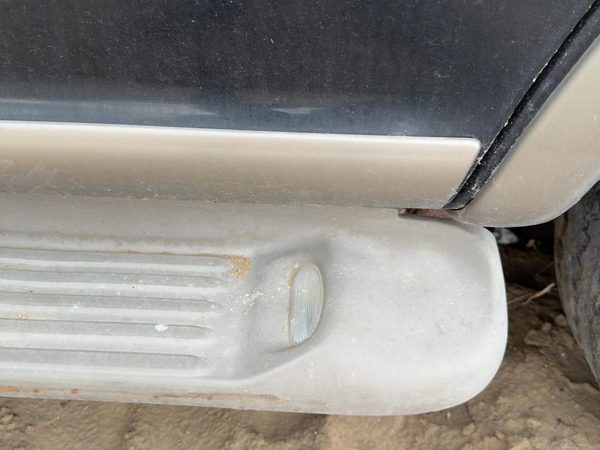 1997-2002 Ford Expedition Driver Left Rear Lower Moulding From Door Oem Back — photo 3
