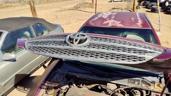 2002-2006 Toyota Camry Front Grille Assembly Oem 53101Aa020 — photo 4