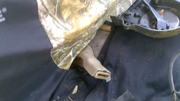 1986 Isuzu Pup Pickup Passenger Right Front Seat Belt Buckle Receiver Oem Brown — photo 4