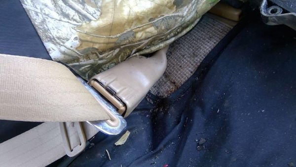 1986 Isuzu Pup Pickup Passenger Right Front Seat Belt Buckle Receiver Oem Brown — photo 11