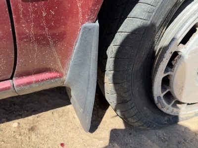 1985-1988 Nissan Maxima Passenger Right Moulding From Fender Oem Mud Flap