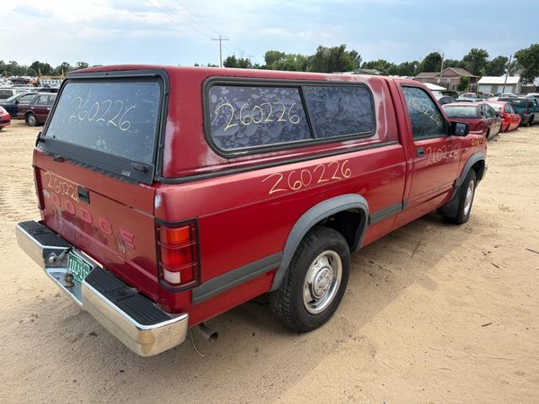 1991 Dodge Dakota — vehicle photo 6