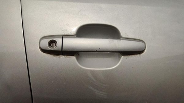 02-06 Camry Passenger Right Front Outside Door Handle 1C8 Lunar Mist Metallic — photo 1