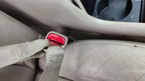 98-02 Eldorado Passenger Right Front Seat Belt Buckle Receiver Shale 155 — photo 4