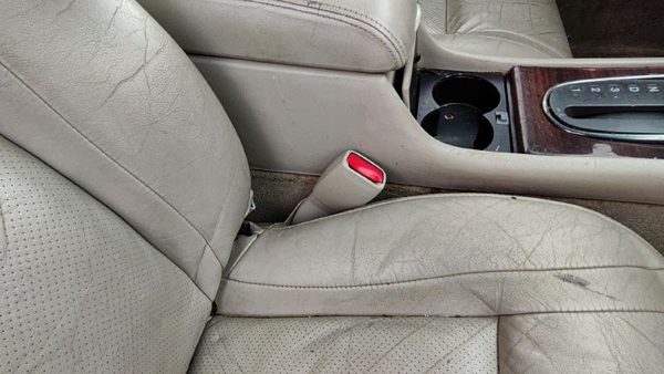 98-02 Eldorado Passenger Right Front Seat Belt Buckle Receiver Shale 155 — photo 1