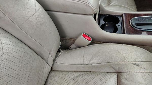 98-02 Eldorado Passenger Right Front Seat Belt Buckle Receiver Shale 155 — photo 2