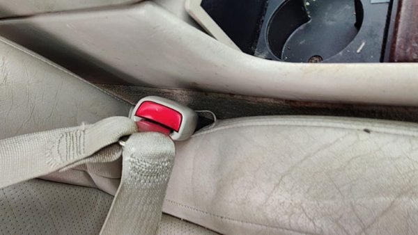 98-02 Eldorado Passenger Right Front Seat Belt Buckle Receiver Shale 155 — photo 5