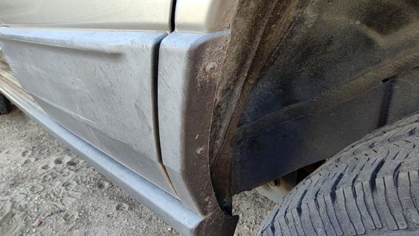 01-03 Jeep Grand Cherokee Driver Left Rear Moulding On Quarter Panel Ps5 Silver — photo 2