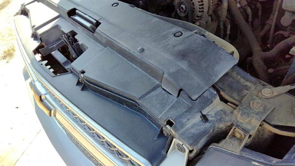 2010 Chevy Tahoe Header Panel Plastic Grille Mount In Front Of Radiator Support — photo 2