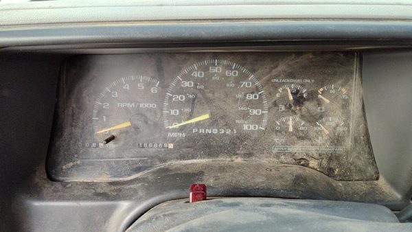 1995-99 Chevy Suburban Speedometer Cluster Instrument Gauges Panel Oem Dash — photo 3