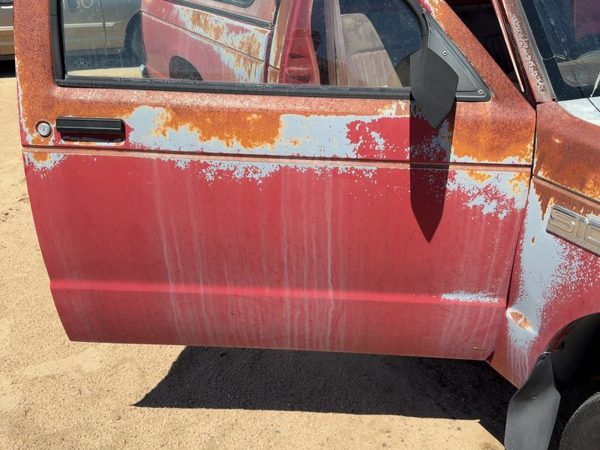 1990 Chevrolet S10 Front Door RH Red — photo 2
